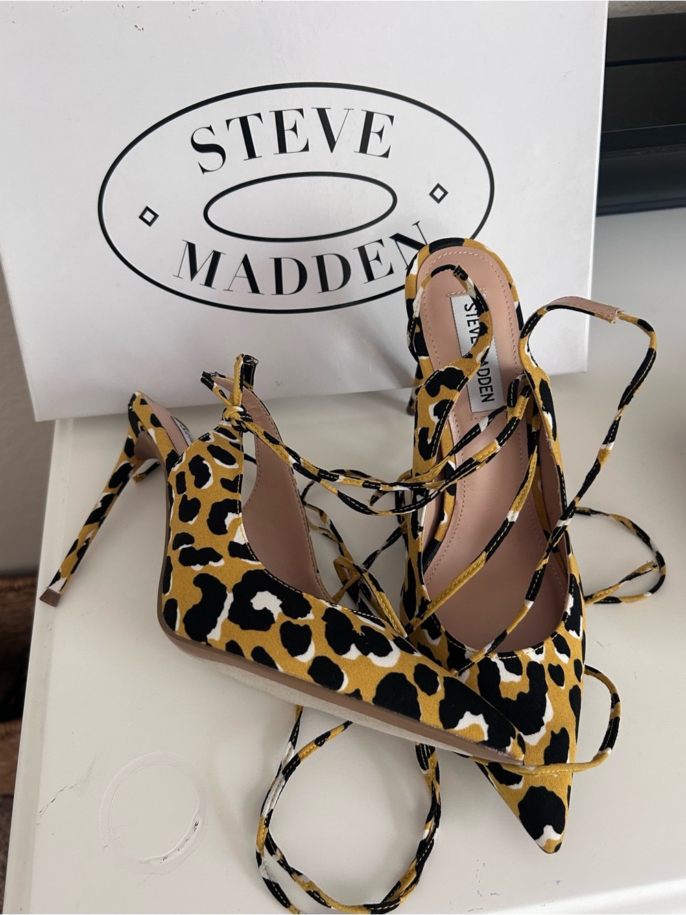 Steve Madden Leopard Lace-Up Pointed Heels - Yellow/Black/White NIB - Picture 5 of 15